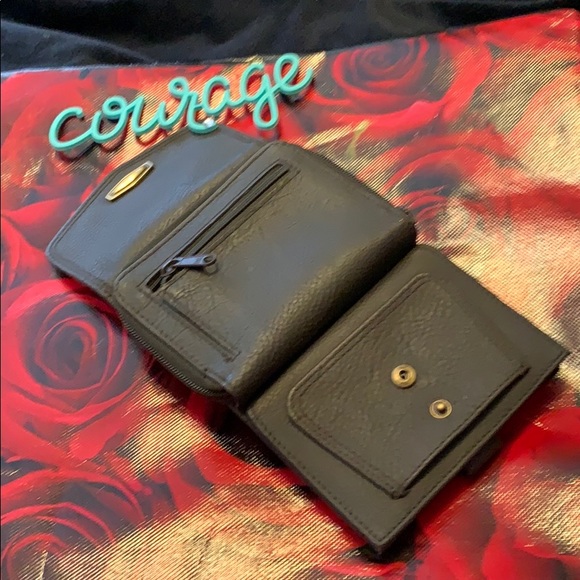 NWOT~NEVER USED WALLET WITH LOTS OF ROOM - Picture 2 of 4